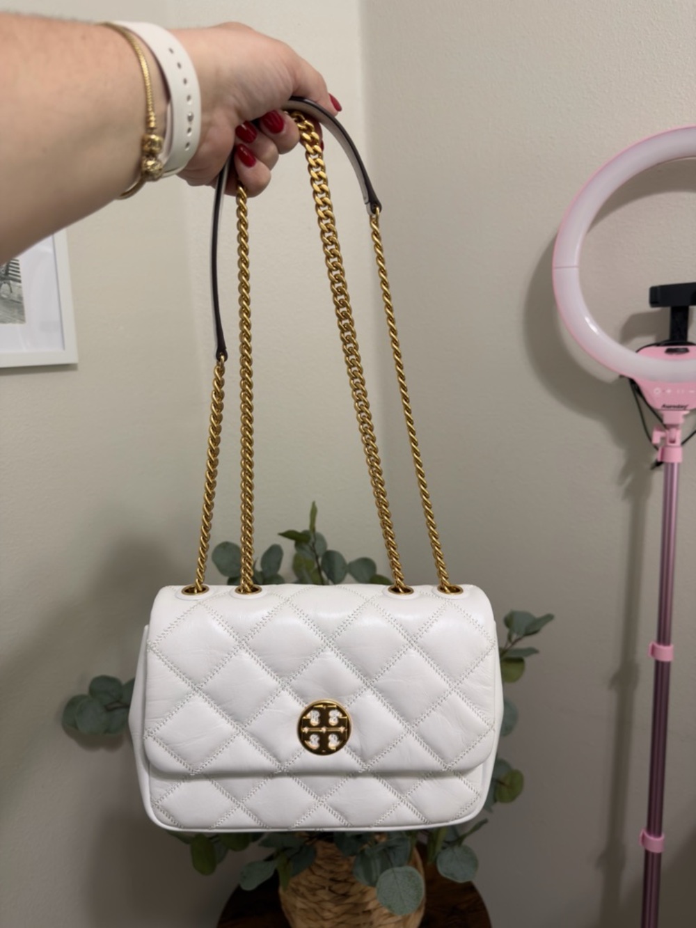 Tory Burch White Willa Shoulder Bag with Gold Chain - Picture 2 of 6